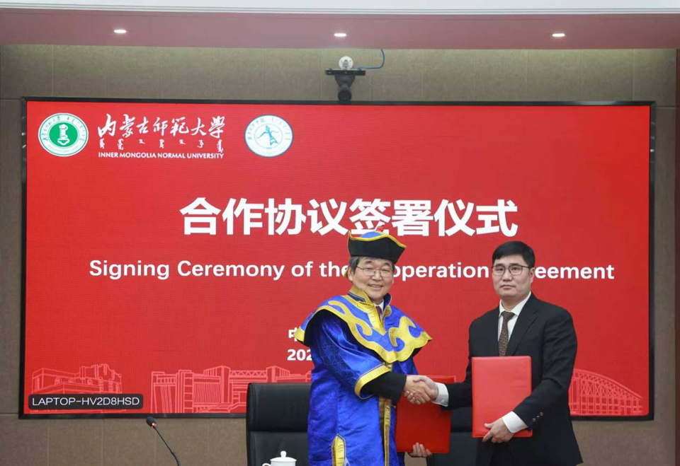 ШУА-ийн “хүндэт доктор” цол олгов.